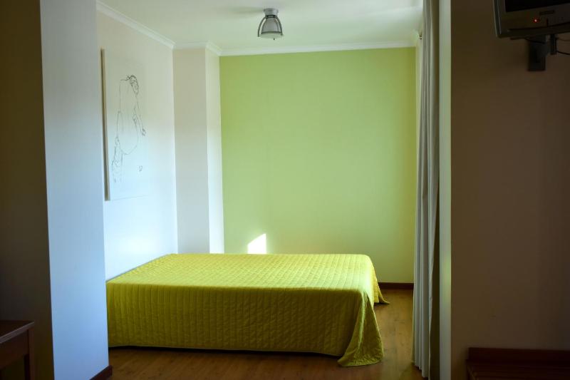 Family Room (4 People) image 3