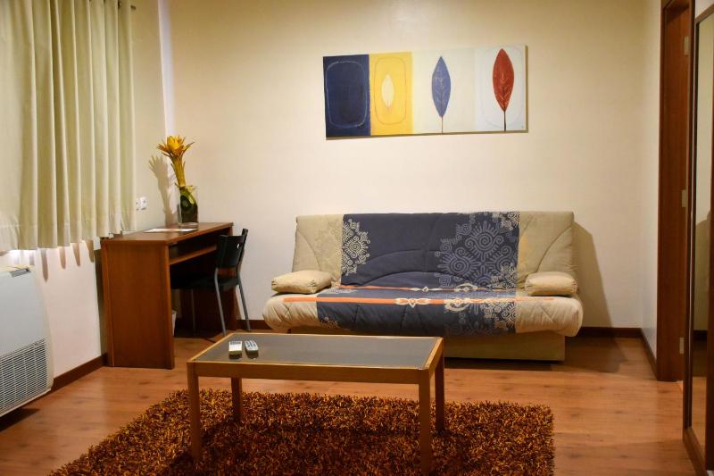 Family Room (4 People) image 2