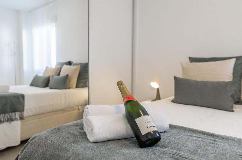 Cozy Pearl In Puerto Banus - image 8