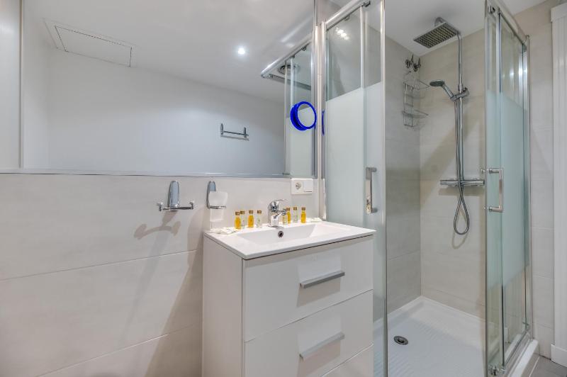 Cozy Pearl In Puerto Banus - image 4