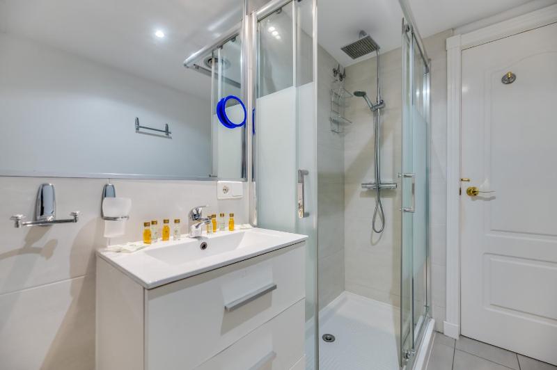 Cozy Pearl In Puerto Banus - image 9