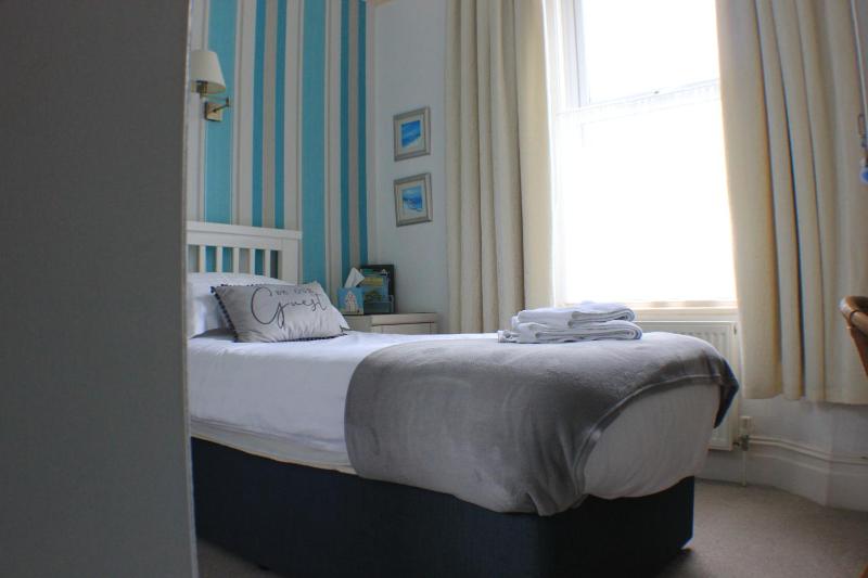 Single Room image 4