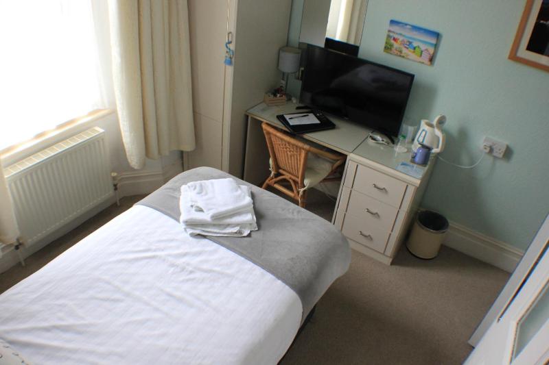 Single Room image 3