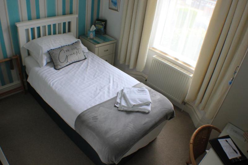 Single Room image 2