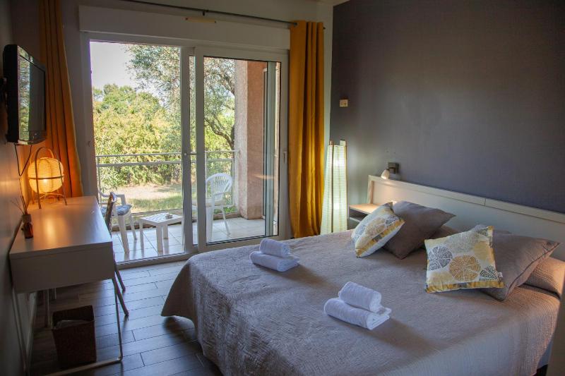 Double or Twin Room with Garden View image 1