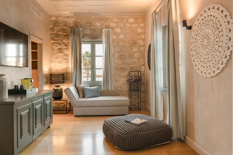 Executive Suite image 4