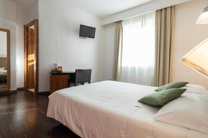 Classic Triple Room image 4