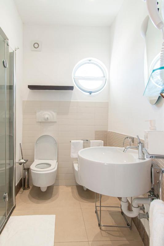 Classic Triple Room image 2