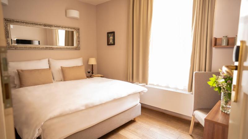 Superior Double or Twin Room image 4