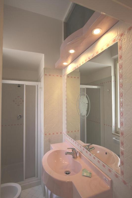 Economy Single Room image 3