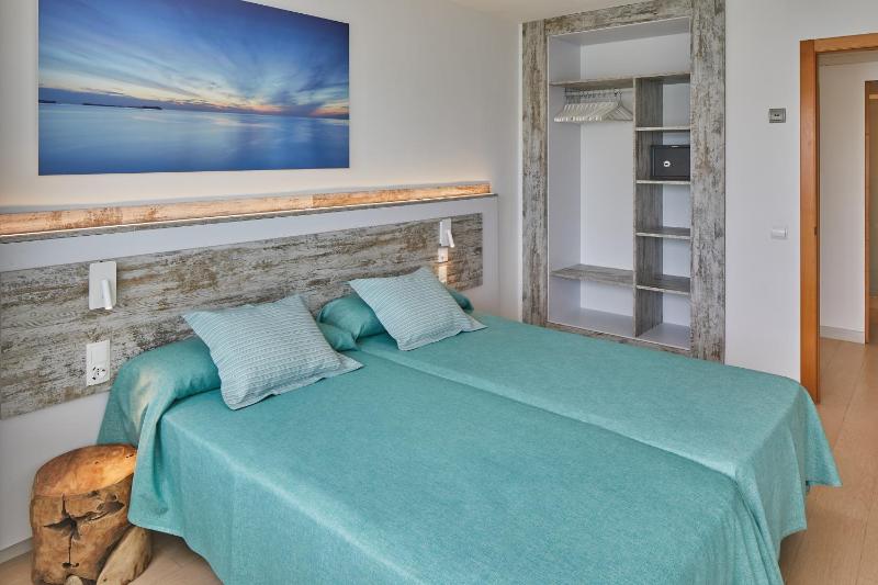 One-Bedroom Apartment with Balcony image 1
