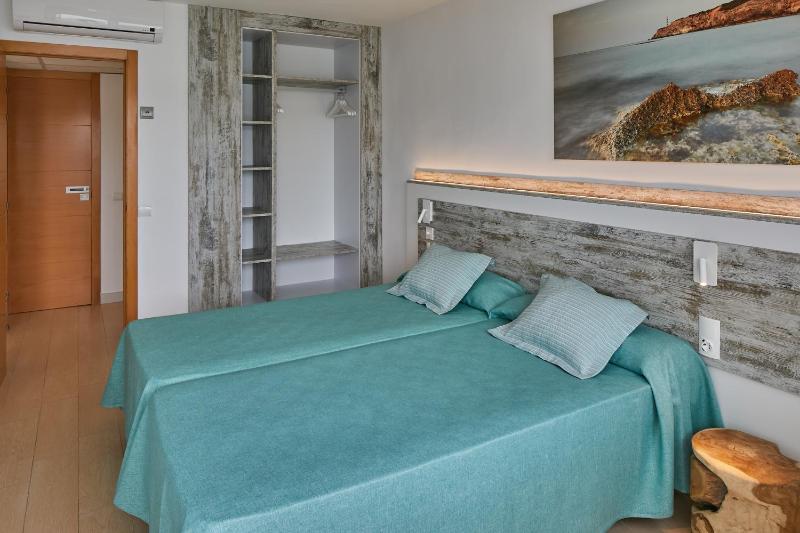 Three-Bedroom Apartment with Balcony image 3