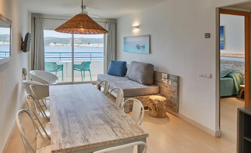 Three-Bedroom Apartment with Balcony image 1