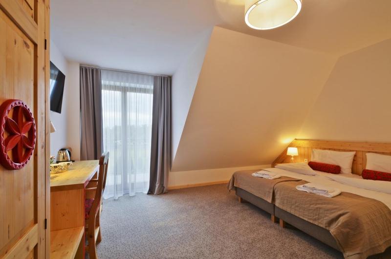 Twin Room image 4