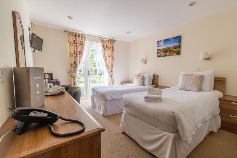 Twin Room image 1