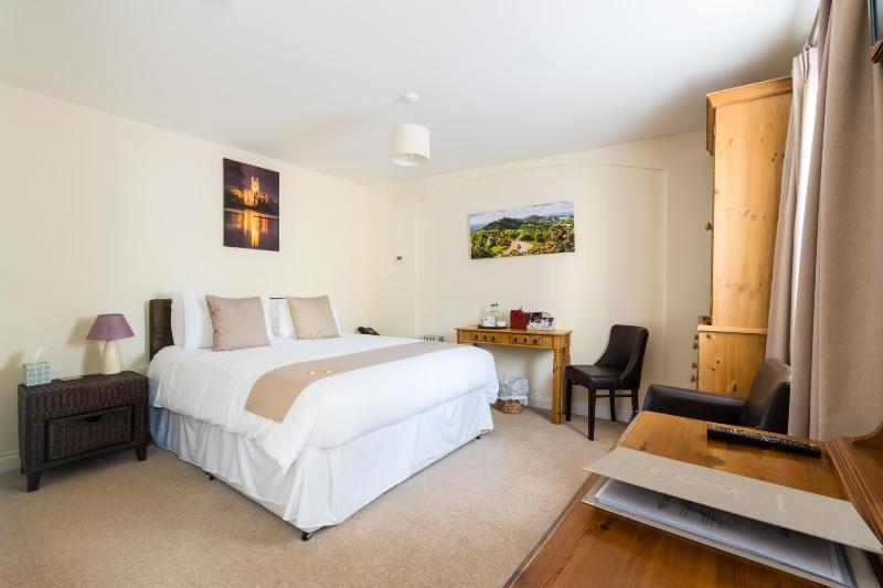 Double Room image 4