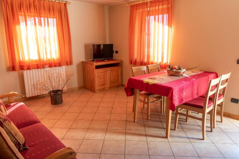 One-Bedroom Apartment image 4