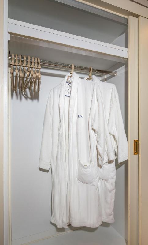 Economy Double or Twin Room image 2