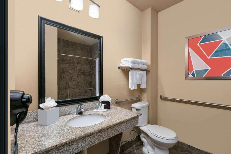 King Suite - Disability Access/Non-Smoking image 3