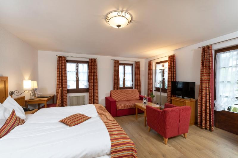Superior Double Room with Balcony - West Side image 3
