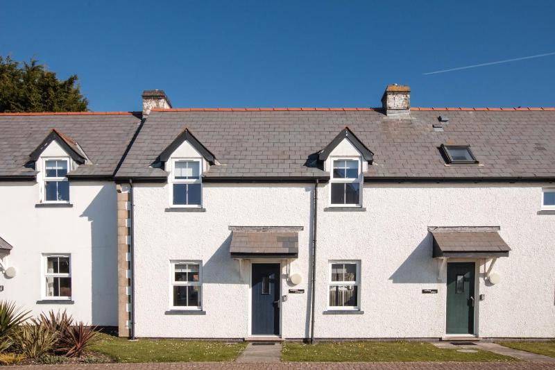 Three-Bedroom Cottage image 1
