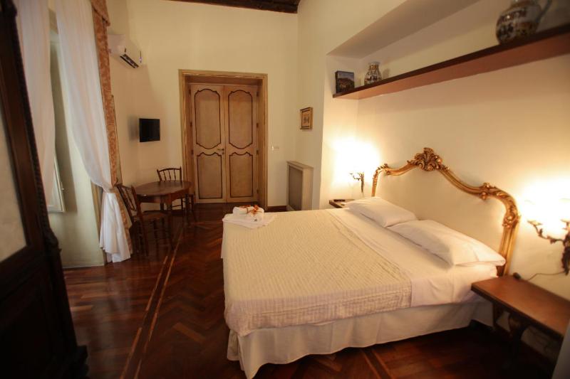 Double Room with Private External Bathroom image 3