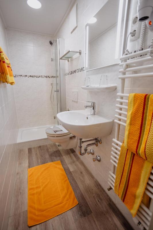 Double Room with Private Bathroom image 3