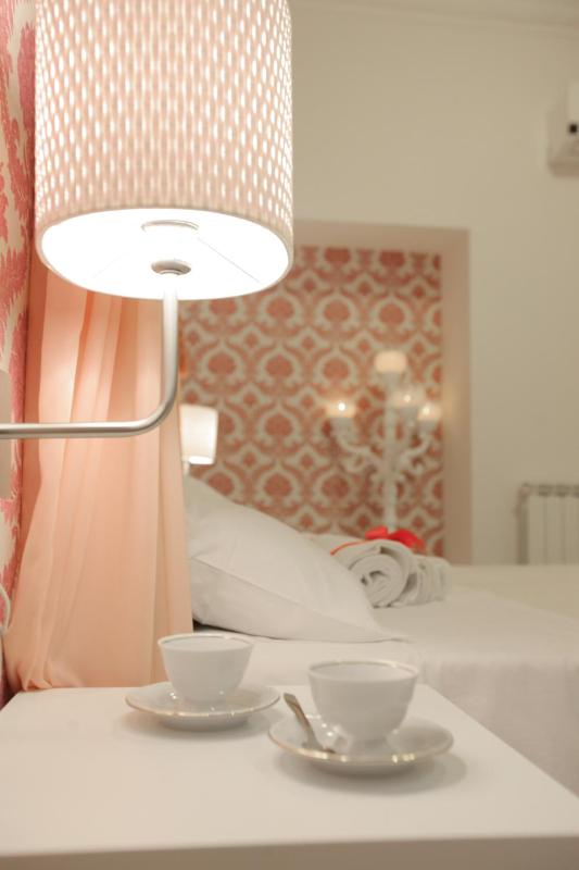 Superior King Room image 4