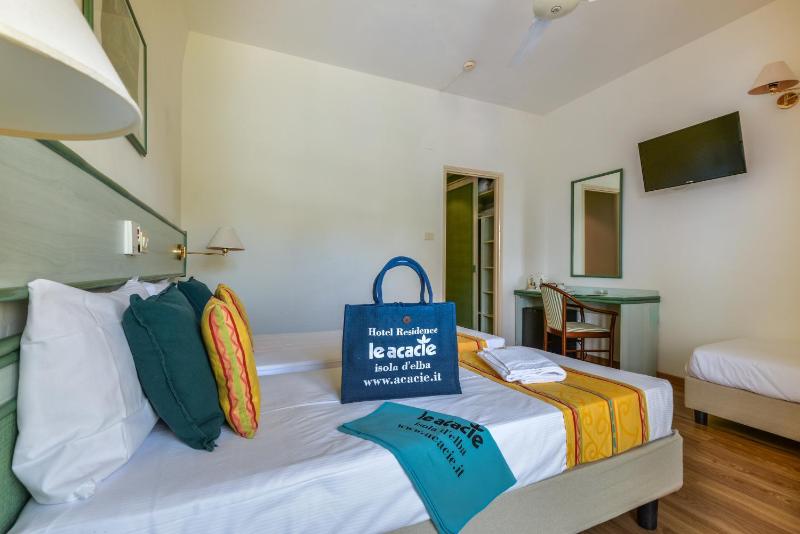 Classic Double or Twin Room image 4