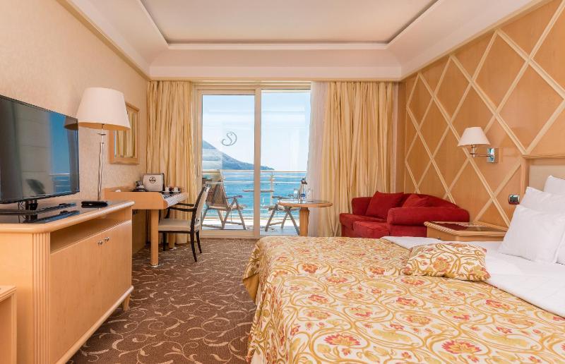 Splendid Getaway - Superior Room with Balcony and Sea View and Romantic Package image 1