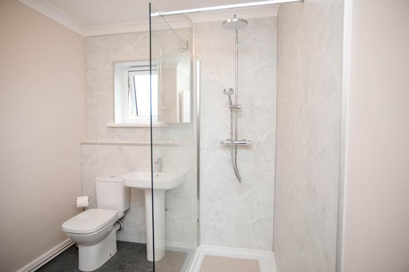 Two-Bedroom Cottage image 3