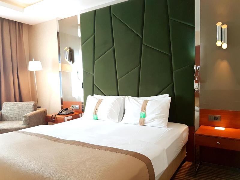 Standard Room image 4