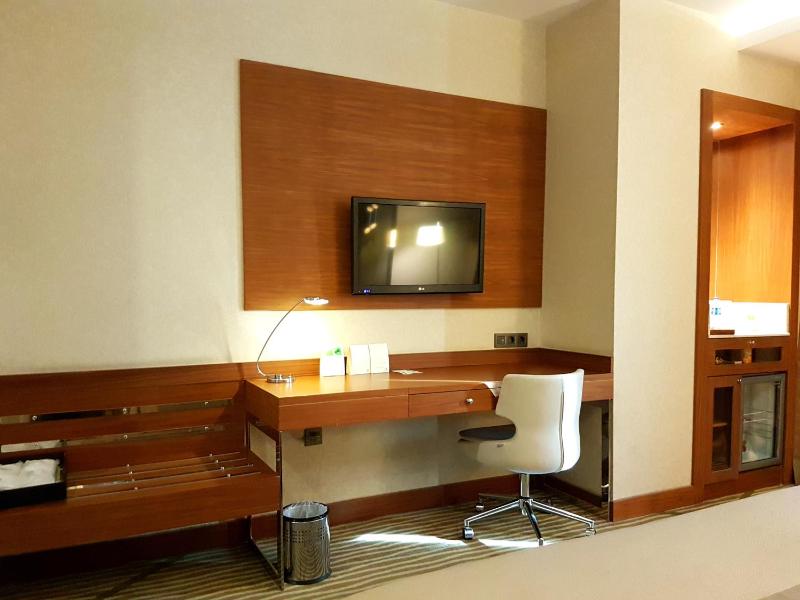 Standard King Room - Non-Smoking  image 4