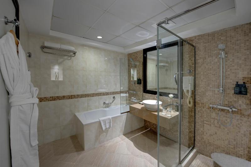Deluxe Suite image 4