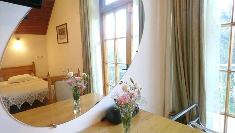 Family Suite with Free Secured Parking image 3