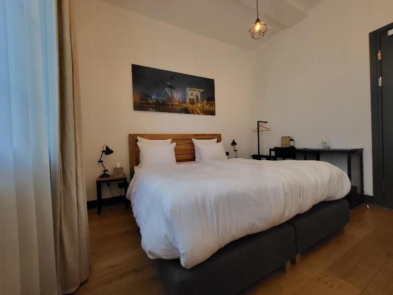 Deluxe Double or Twin Room with Bath image 2