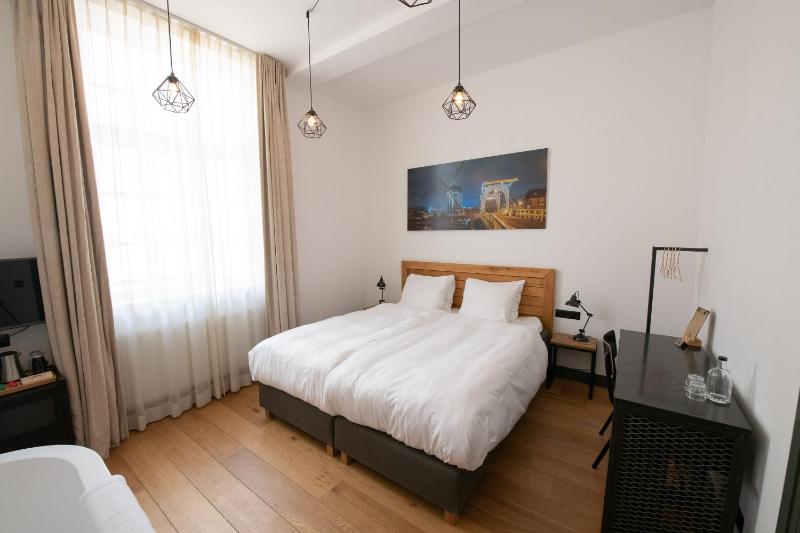 Deluxe Double or Twin Room with Bath image 1