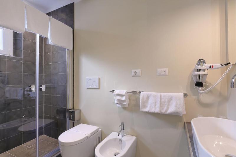 Superior Double Room image 3