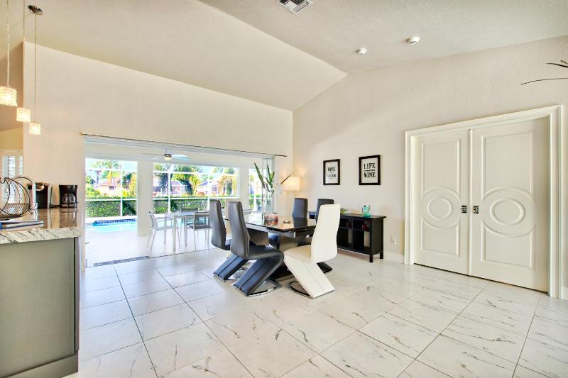 VILLA FOUR PALMS - 3 BEDS - 2 BATHS - 6 GUESTS - GULF ACCESS & POOL - INCL.10% OFF BOAT RENTAL - image 12