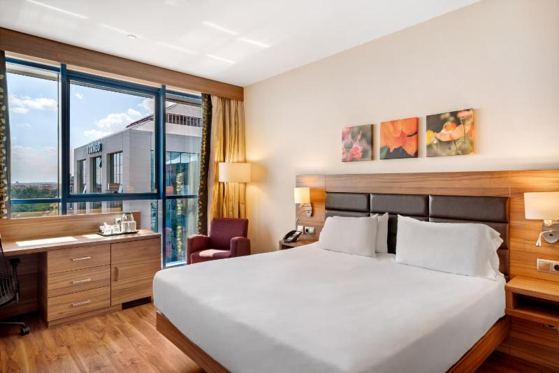 Queen Room - Mobility Access image 2