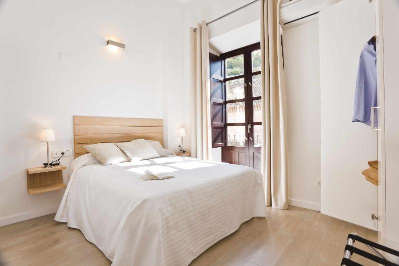 Superior One-Bedroom Apartment with Balcony (2-3 Adults) image 4