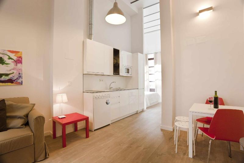 Superior One-Bedroom Apartment with Balcony (2-3 Adults) image 3