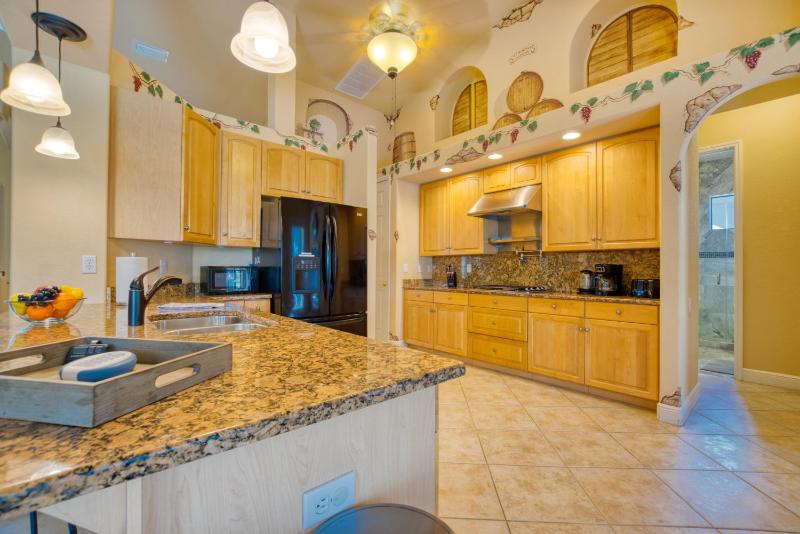 VILLA MIRACLE - 4 BEDS - 2 BATHS - 8 GUESTS - POOL/SPA - INCL. 10% OFF BOAT RENTAL - image 6