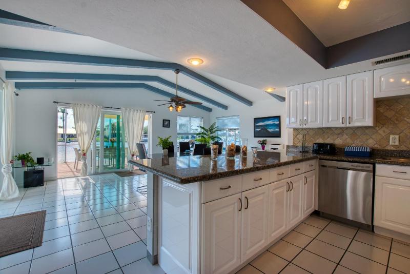 VILLA MIKADO - 3 BEDS - 3 BATHS - 6 GUESTS - GULF ACCESS & POOL/SPA - BOAT - image 35