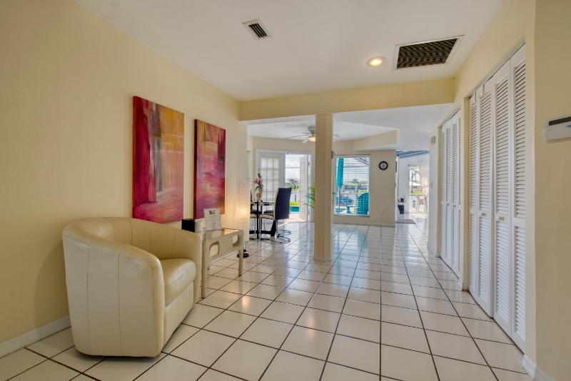 VILLA MIKADO - 3 BEDS - 3 BATHS - 6 GUESTS - GULF ACCESS & POOL/SPA - BOAT - image 8