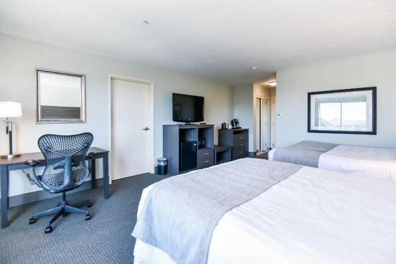 Superior Queen Room with Two Queen Beds image 2