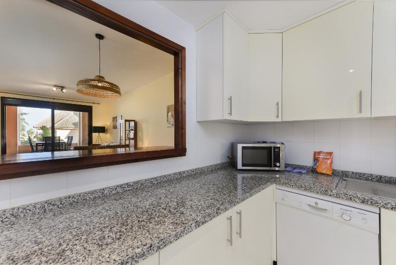 Duquesa Village 2442 - image 3