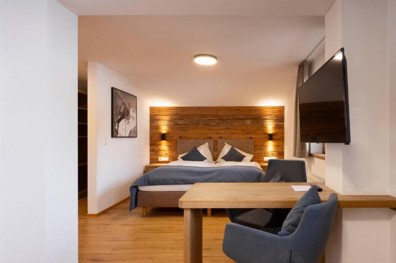 Double Room Alpine Style with limited view image 2