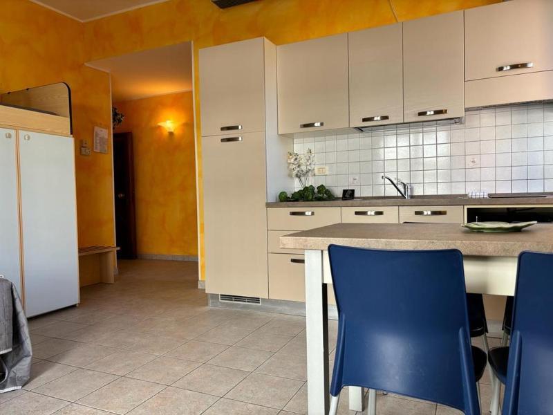 Studio with Balcony image 4
