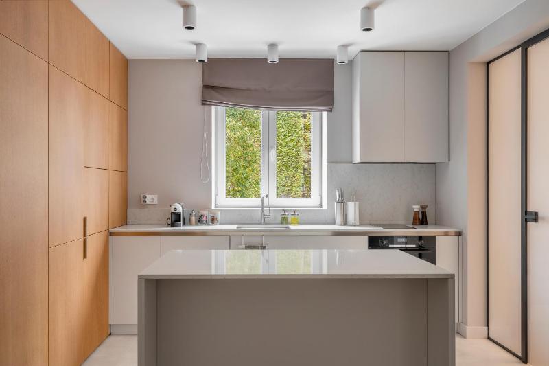 NEW High-End Designer 3BR Central Apt. - image 15